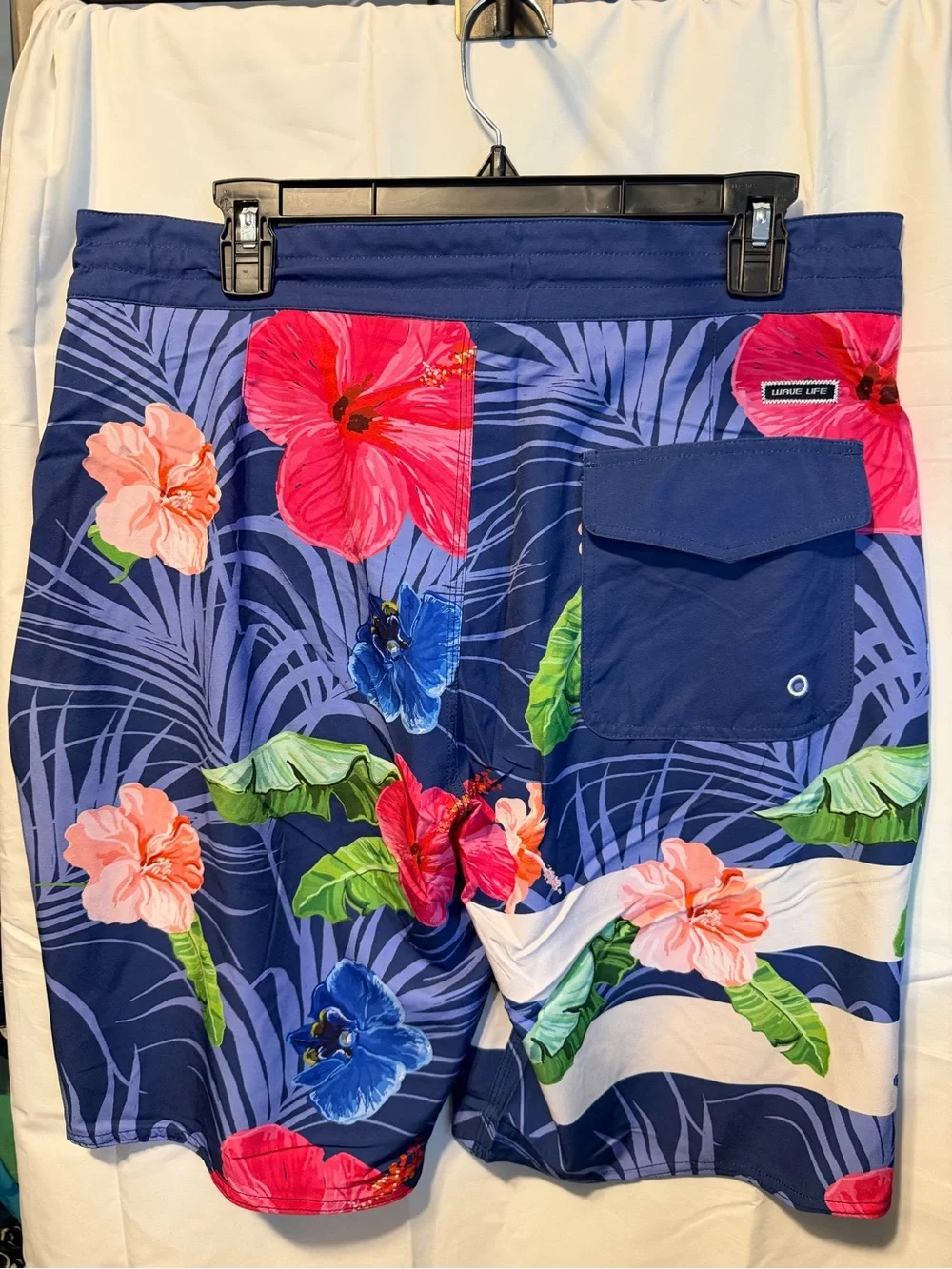 Wave Life Men's Tropical Floral Board Shorts NWT